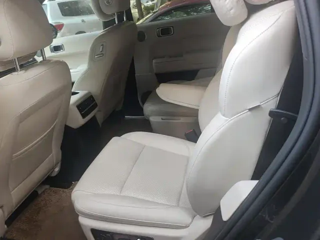 Li Auto L8 — Фото автомобиля 11