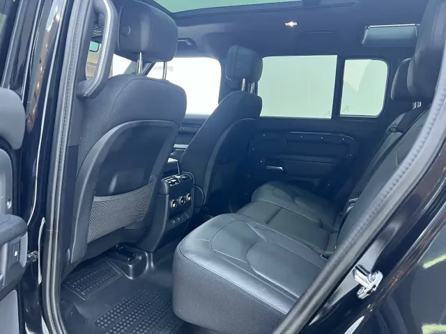 Land Rover Defender — Фото автомобиля 13