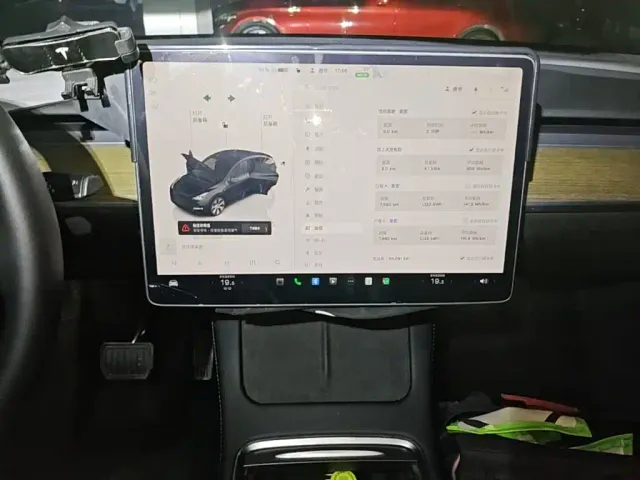 Tesla Model Y — Фото автомобиля 12