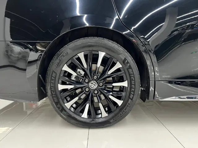 Toyota Alphard — Фото автомобиля 26