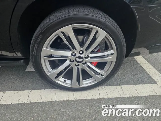 Cadillac Escalade — Фото автомобиля 11