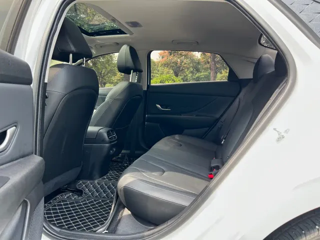 Hyundai Elantra — Фото автомобиля 14