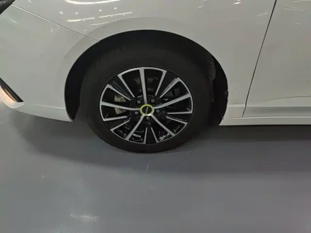 Roewe i5 — Фото автомобиля 22