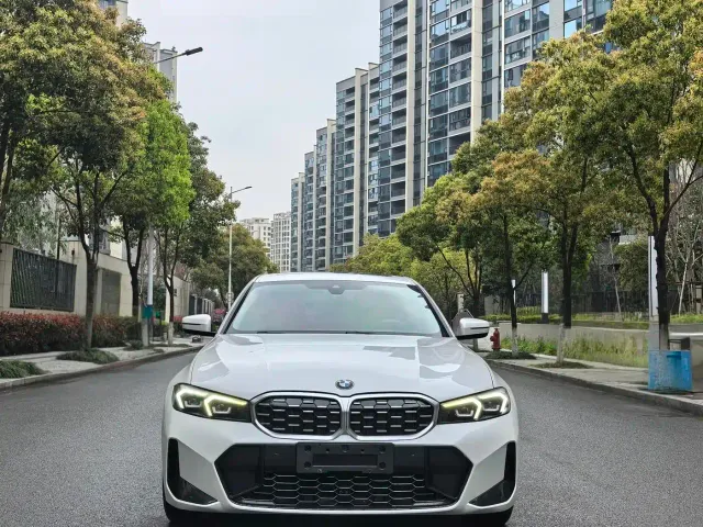BMW 3 Series — Фото автомобиля 2