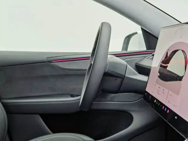 Tesla Model Y — Фото автомобиля 22