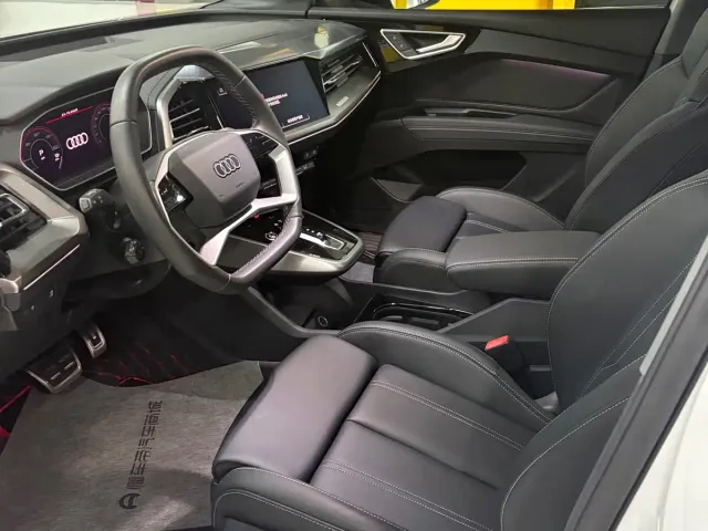 Audi Q4 e-tron — Фото автомобиля 7