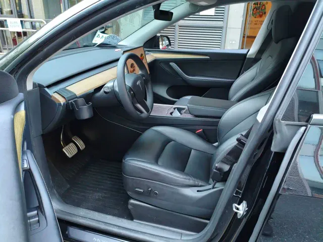 Tesla Model Y — Фото автомобиля 6
