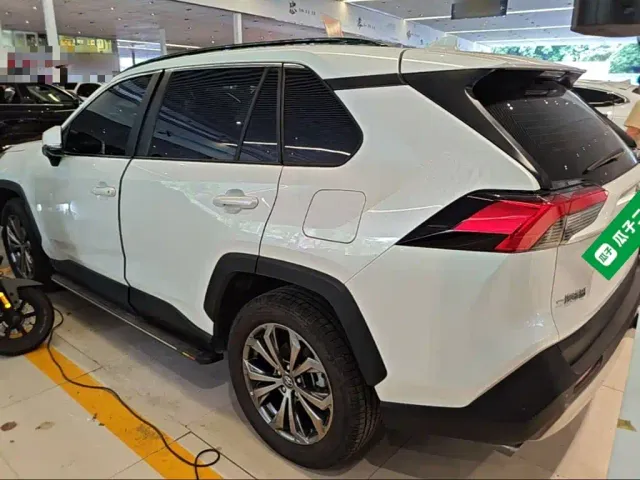 Toyota RAV4 — Фото автомобиля 4