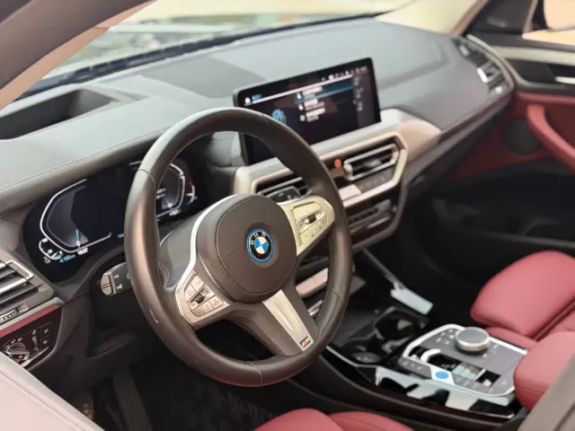 BMW iX3 — Фото автомобиля 10