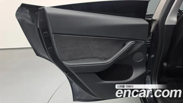 Tesla Model Y — Фото автомобиля 14