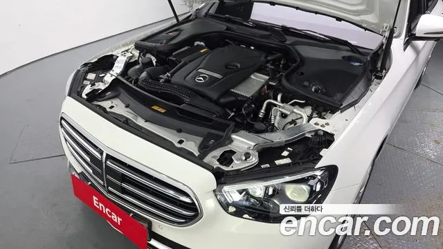 Mercedes-Benz E-Class — Фото автомобиля 6