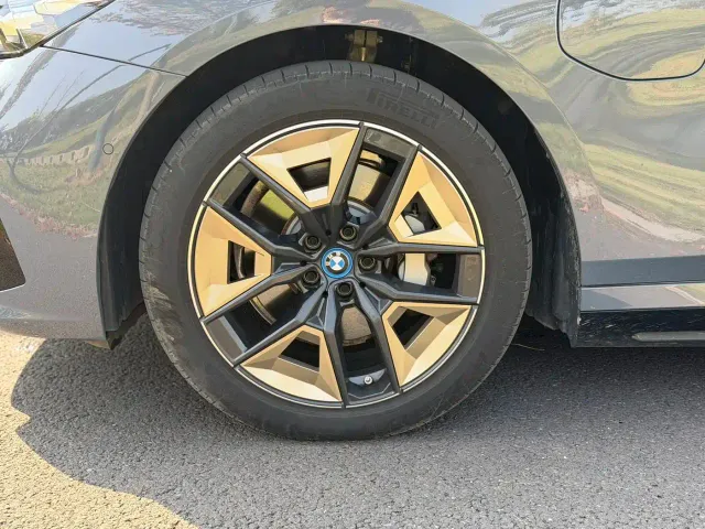 BMW i5 — Фото автомобиля 8