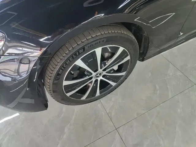 Mercedes-Benz E-Class — Фото автомобиля 22