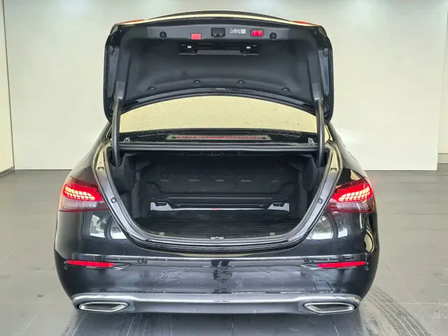 Mercedes-Benz E-Class — Фото автомобиля 7
