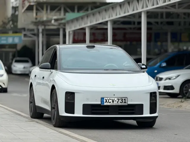 Li Auto i6 — Фото автомобиля 3