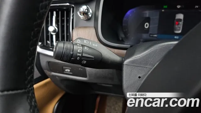 Volvo S90 — Фото автомобиля 21
