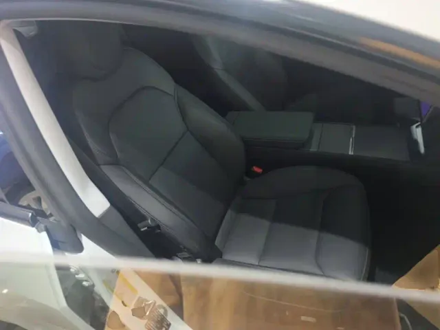Tesla Model 3 — Фото автомобиля 24
