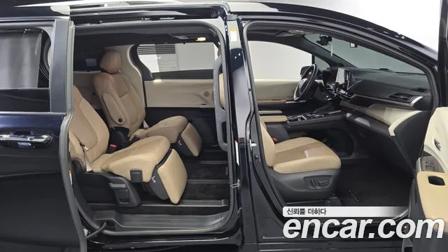 Toyota Sienna — Фото автомобиля 3
