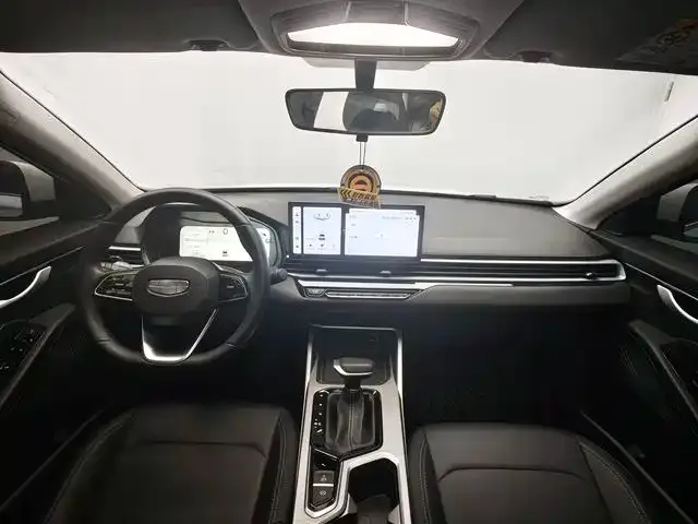 Geely Emgrand — Фото автомобиля 9