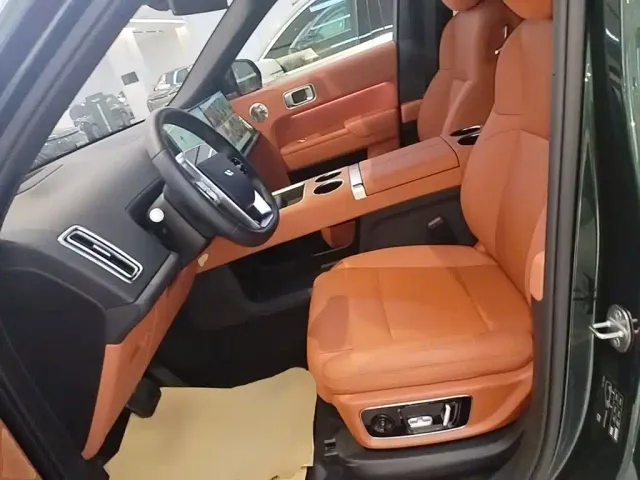 Li Auto L9 — Фото автомобиля 14