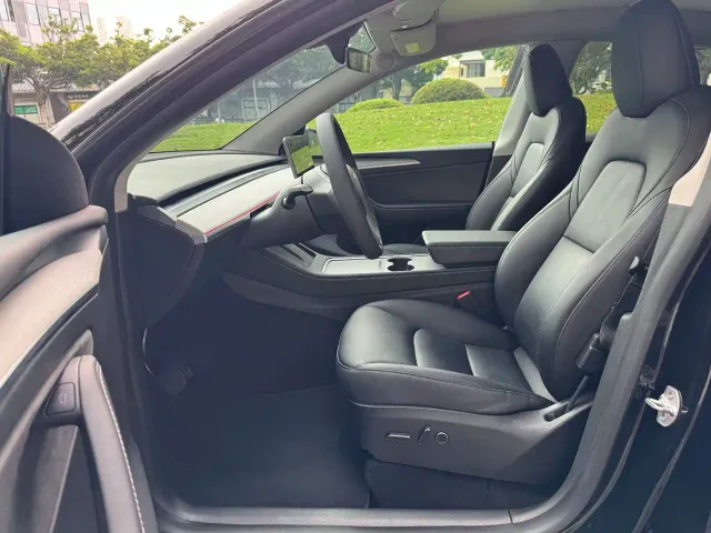 Tesla Model Y — Фото автомобиля 8