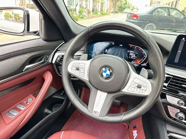 BMW 5 Series — Фото автомобиля 14