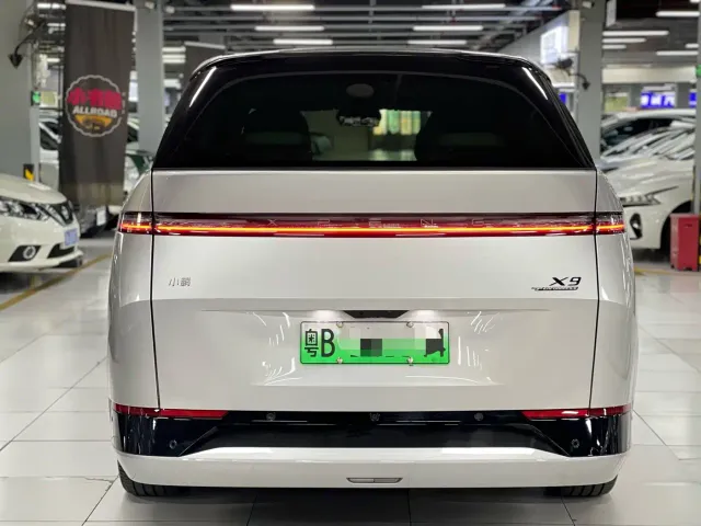 Xpeng X9 — Фото автомобиля 6