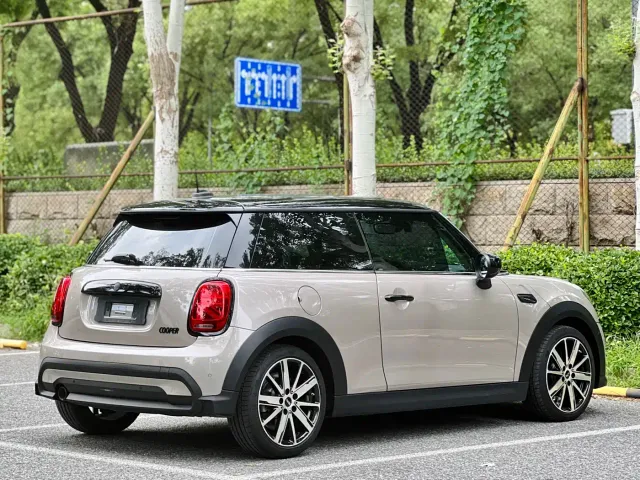 MINI Hatch — Фото автомобиля 17