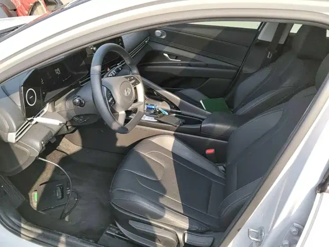 Hyundai Elantra — Фото автомобиля 14