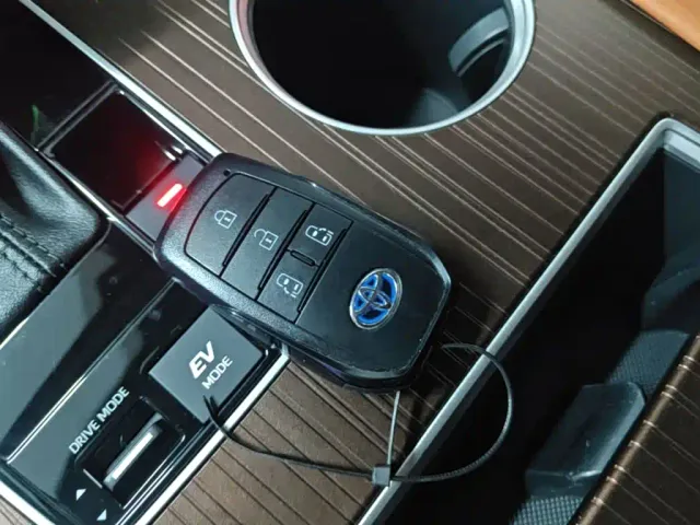 Toyota Sienna — Фото автомобиля 8