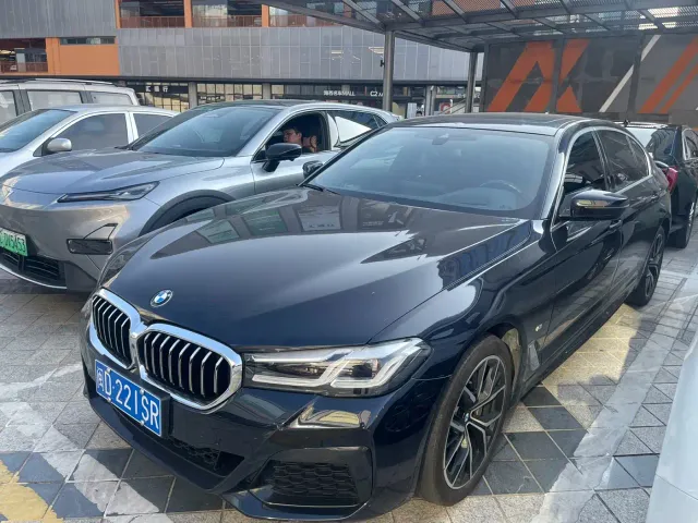 Фотография автомобиля — BMW 5 Series