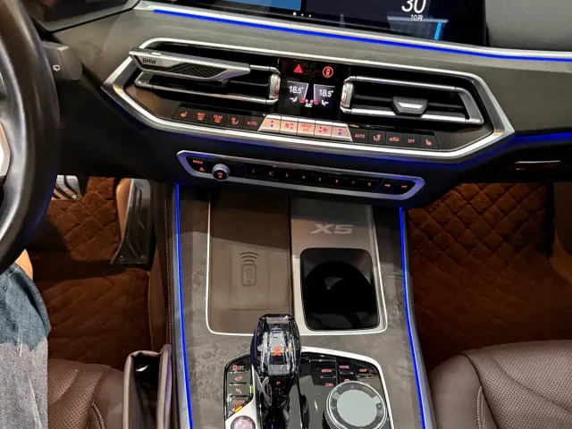 BMW X5 — Фото автомобиля 12