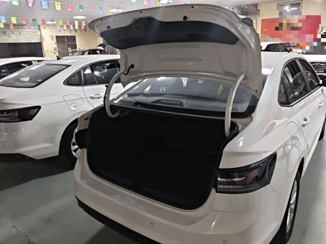 Volkswagen Lavida — Фото автомобиля 18