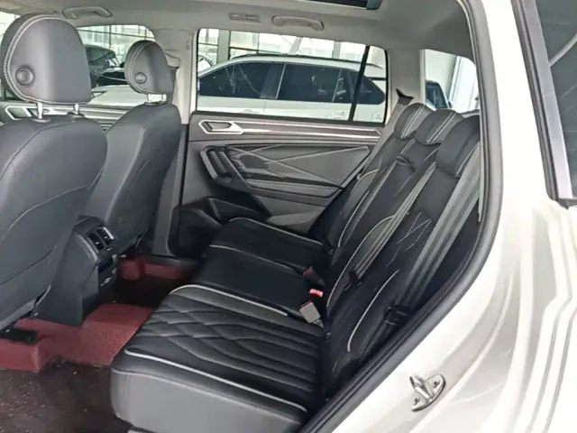 Volkswagen Tiguan L — Фото автомобиля 16