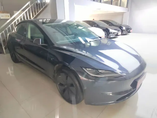 Tesla Model 3 — Фото автомобиля 3