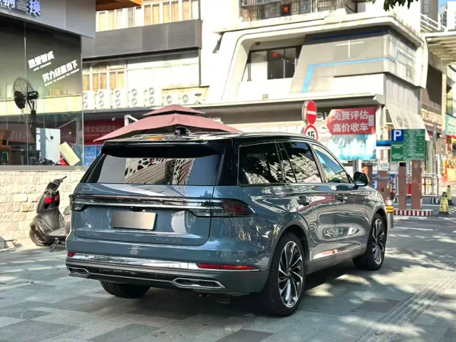 Lincoln Aviator — Фото автомобиля 8