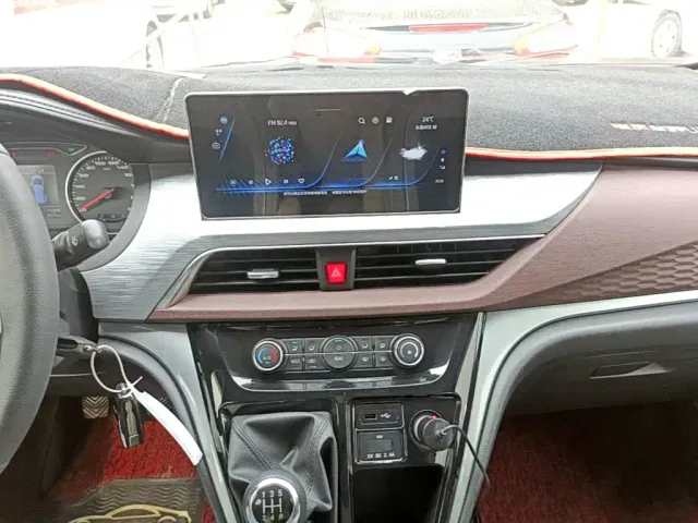 JAC Refine JAC Refine M3 2022 1.5T 7-Seater Standard — Фото автомобиля 12