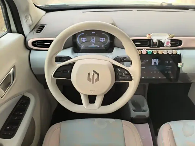 Leapmotor T03 — Фото автомобиля 10