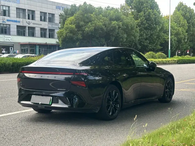 Xpeng P7 — Фото автомобиля 5