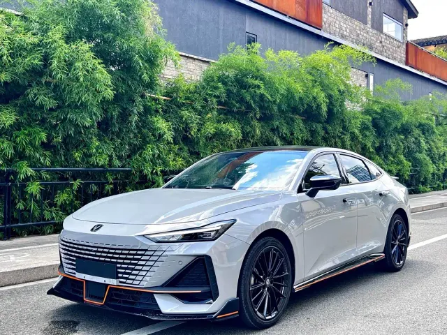 Фотография автомобиля — Changan UNI-V