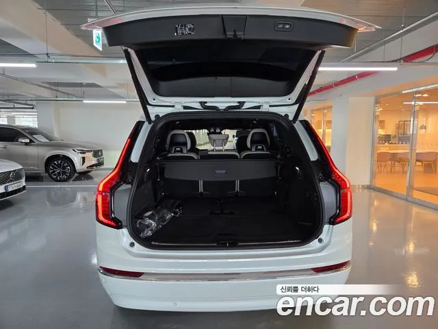 Volvo XC90 — Фото автомобиля 12