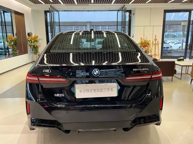 BMW i5 — Фото автомобиля 5