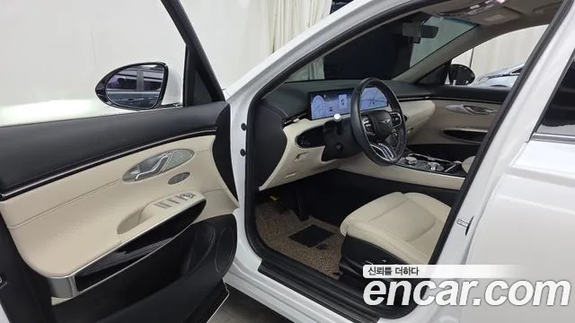 Genesis GV70 — Фото автомобиля 15