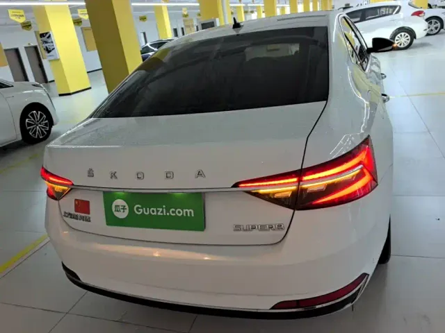 Skoda Superb — Фото автомобиля 5