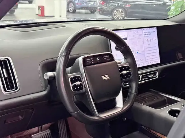 Li Auto L8 — Фото автомобиля 7