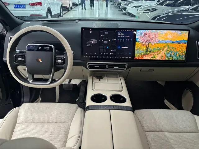 Li Auto L8 — Фото автомобиля 3