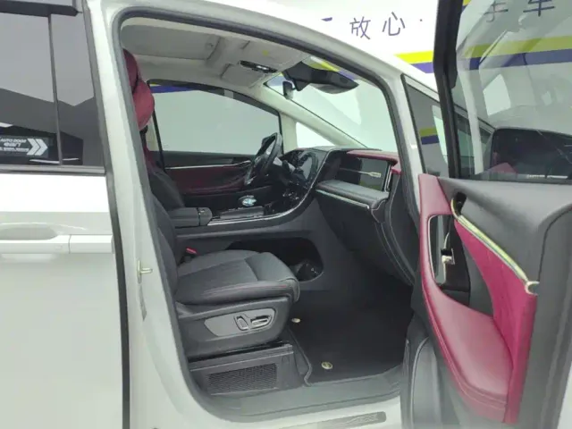 GAC Trumpchi E9 — Фото автомобиля 8