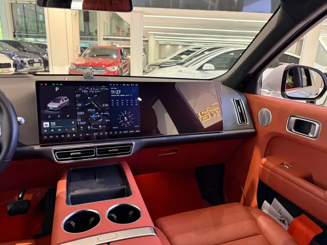 Li Auto L8 — Фото автомобиля 17