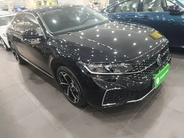 Volkswagen Passat — Фото автомобиля 3