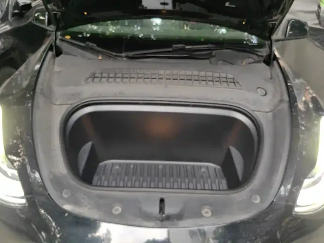 Tesla Model Y — Фото автомобиля 10